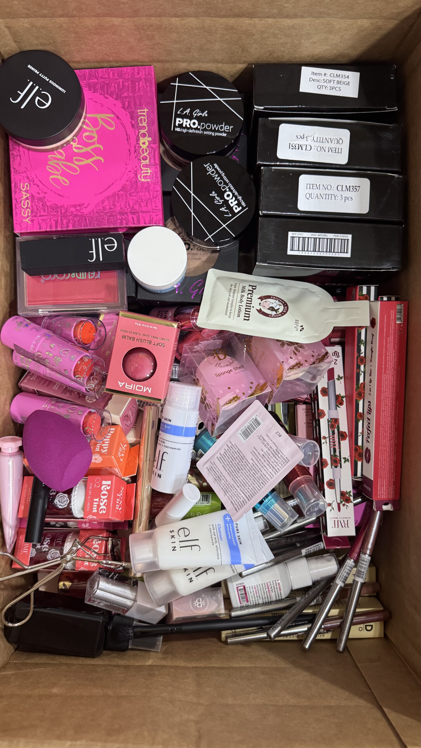 ON THE BOX – Mix Maquillaje (133+2 Items FREE)